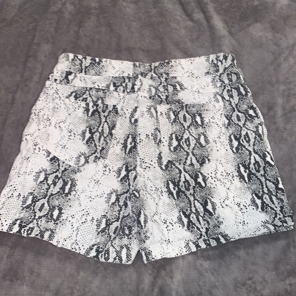 Black & White Snake Print shorts - Picture 2 of 3